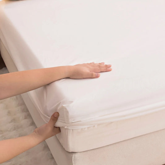 Protège-matelas imperméable blanc uni, bonnet 30 cm – L'Atelier Repos